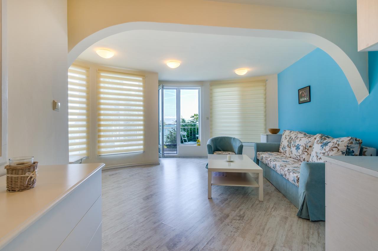 White Dove Apartment *